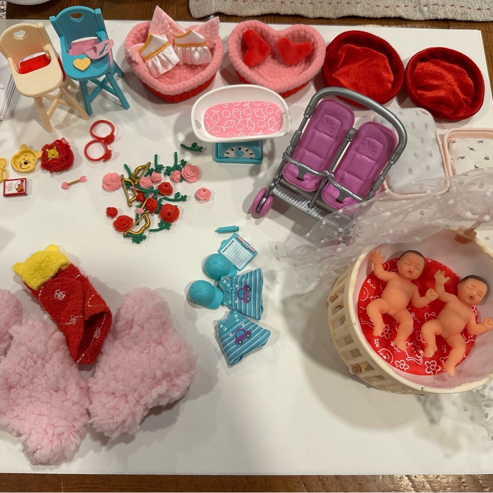 Zuru My Mini Baby Dolls with, double stroller, two high chairs, beds, clothes - Picture 2 of 5